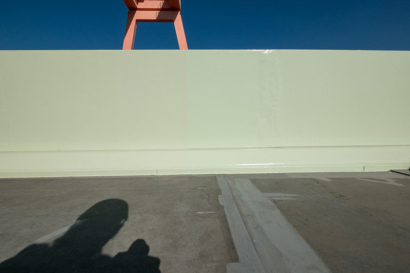 向かって右側が再利用、左側が新造した部分