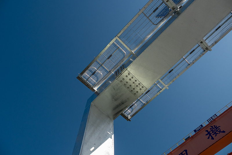 標識も再利用しているが、コの字型の柱は新造したもの