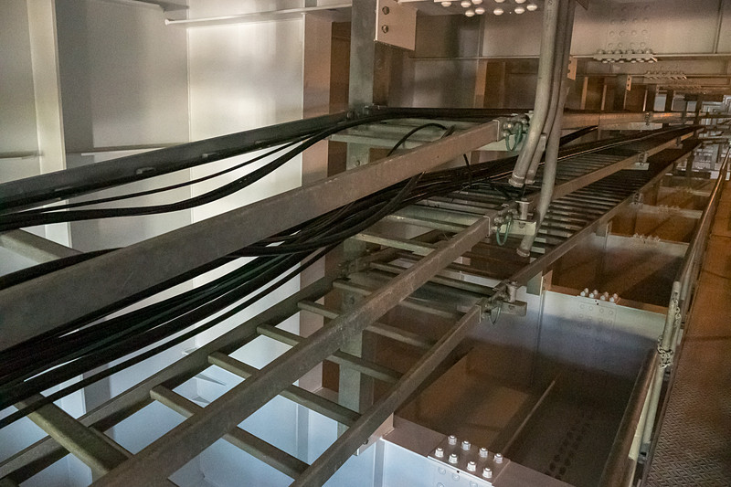 NEXCO西日本の電力や通信ケーブルなど