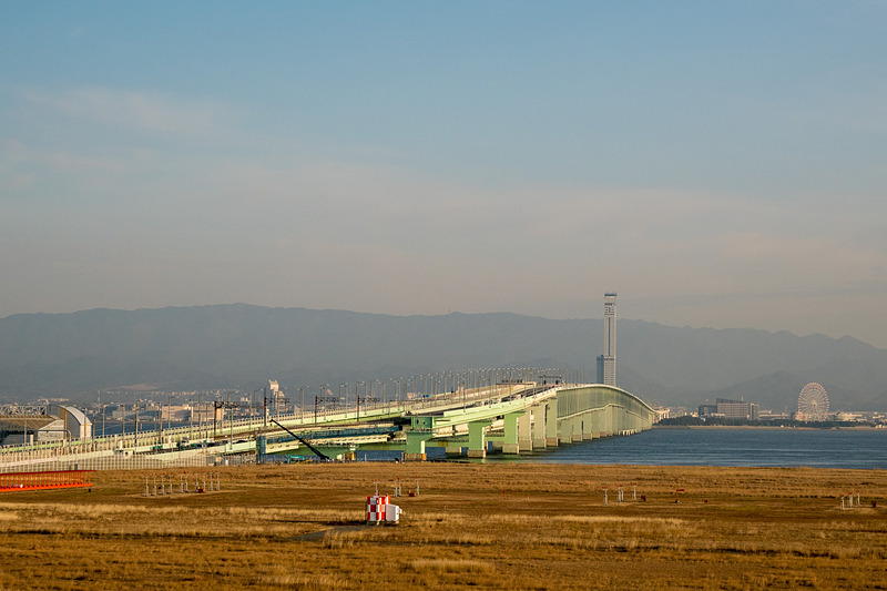2月5日に撮影した関空連絡橋。間もなく新たな橋桁が架設される
