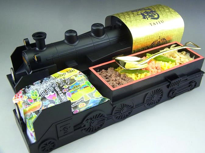 東武商事がSL大樹型容器を用いた「SL大樹日光埋蔵金弁当PREMIUM」発売