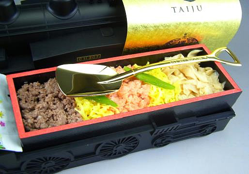 刻印入り金色のランチスコップ