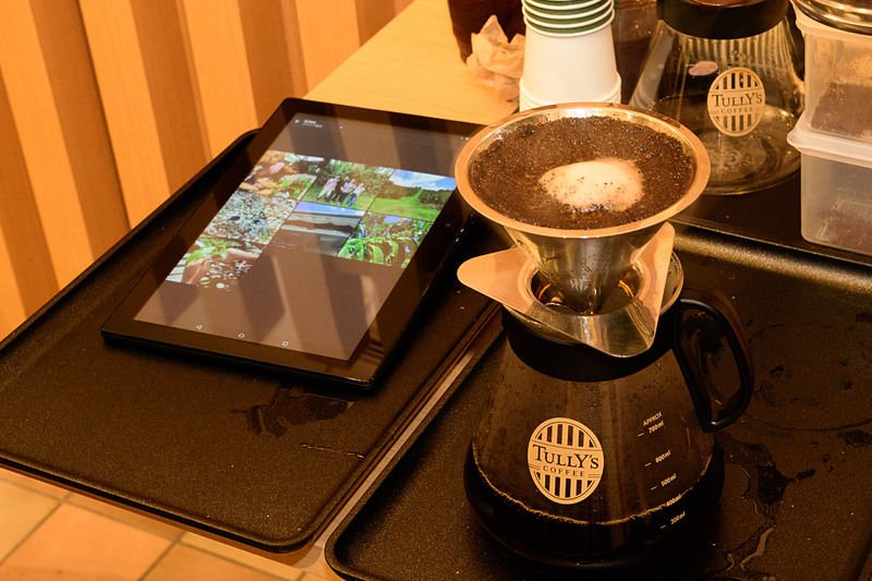 秋田コーヒーマスターが、タリーズオリジナルの「タリーズ メタルドリッパー」でドリップしてくれた