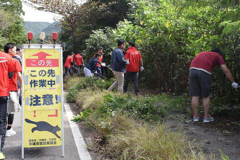 作業ポイントには「作業中注意」の看板が立てられた