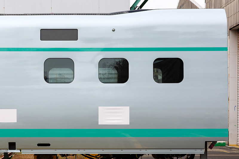 車両後端（右下部）に切り欠きがあることから車体間ダンパも装備するようだ