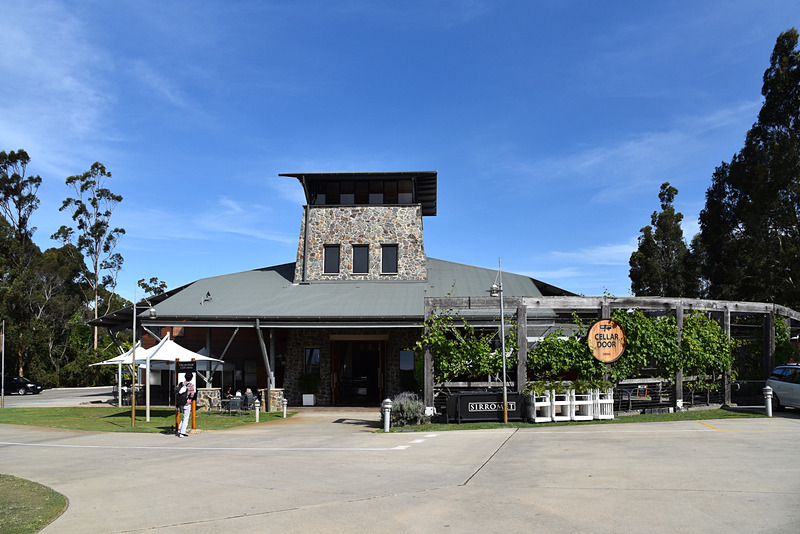 見学後は敷地内の「Cellar Door Cafe」の「Cellar Door Tasting Bar」へテイスティングに向かった