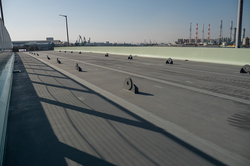 IHIインフラシステム 堺工場で製作されたP1橋脚～P2橋脚に架ける橋桁。13日深夜に架設する（長さ97.8m、858トン、2月5日撮影）