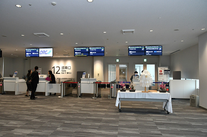 「梅鉢の手渡し式」は12番ゲート前にて行なわれた