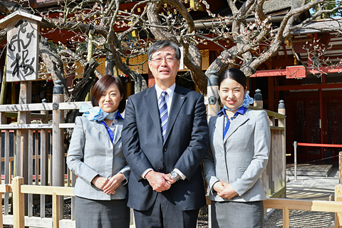 ANA、福岡空港の特大絵馬と全国から集まった1万6164枚の願い札を太宰府