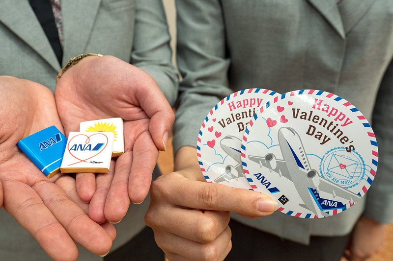 パッケージの異なるチョコレートやステッカーをプレゼント