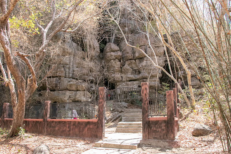 岩山が現われる