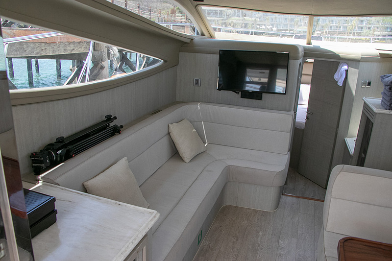 ヤマハの250HPのエンジンを3基も積んだボートに乗り、リンチャ島のコモドドラゴンへ会いに行く