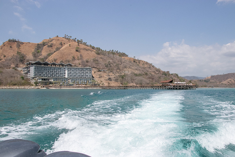 ヤマハの250HPのエンジンを3基も積んだボートに乗り、リンチャ島のコモドドラゴンへ会いに行く