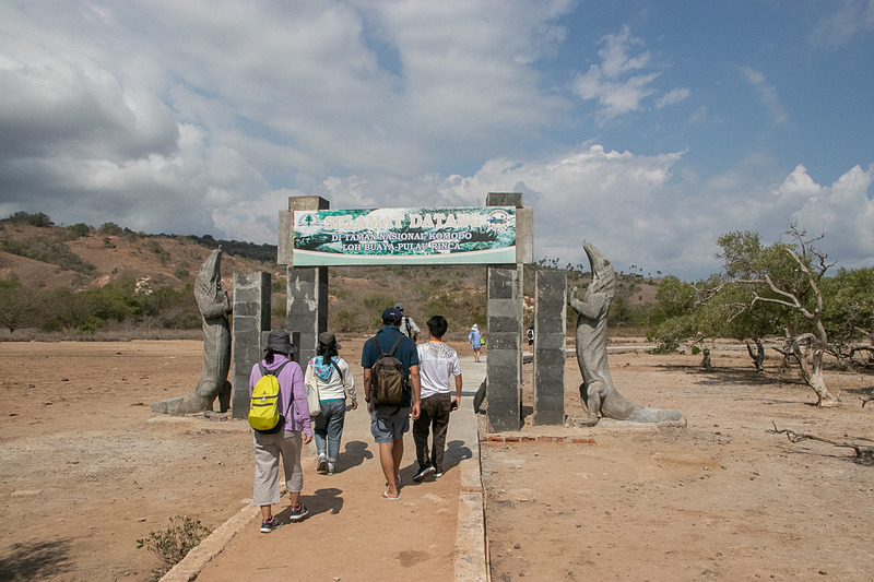船着き場から受付のある事務所までは歩いて10分ほど
