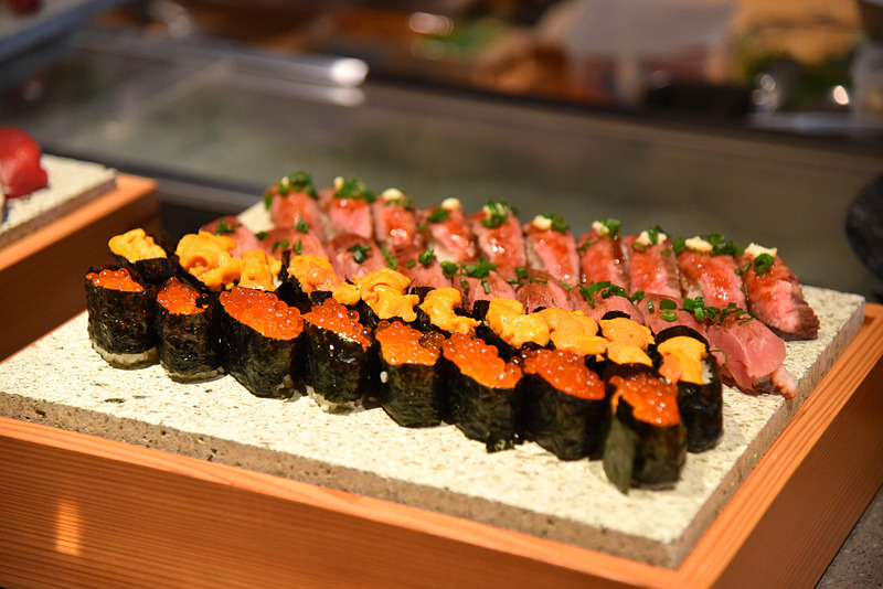 肉寿司や地元産の魚介を使ったお寿司は一貫から注文ができる