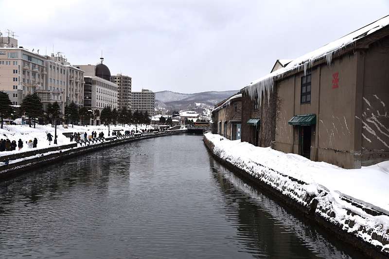 まさに小樽運河の目の前。フォトスポットからもホテルが見える