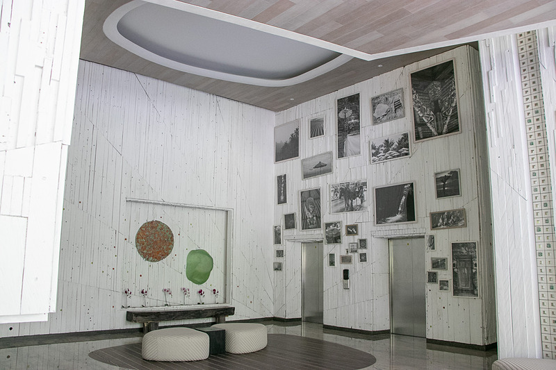 「リンバ ジンバラン バリ by アヤナ」のイーストロビー