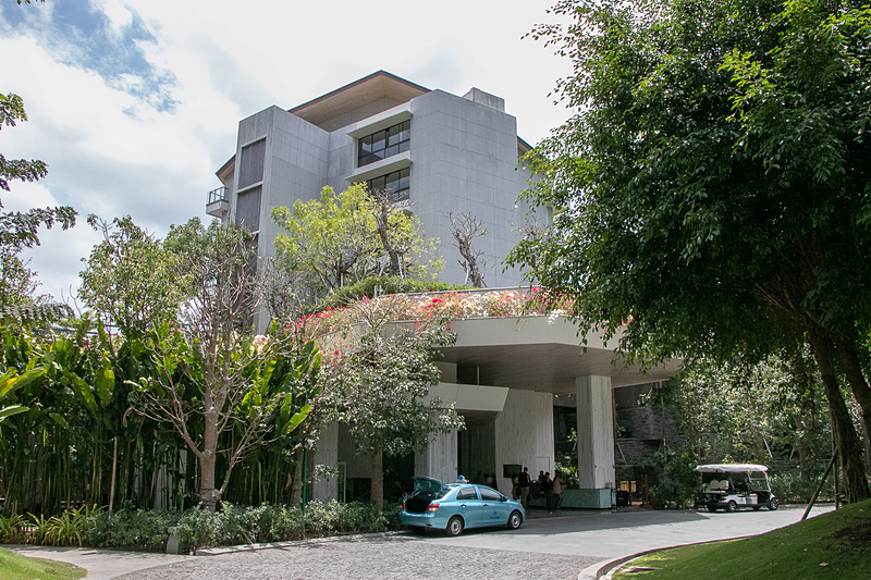 「リンバ ジンバラン バリ by アヤナ」のイーストロビー