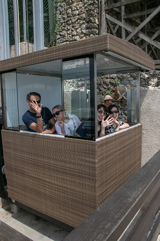 「クブビーチクラブ」へはロックバーと同じくインクリネーター（ゴンドラ）で下りる