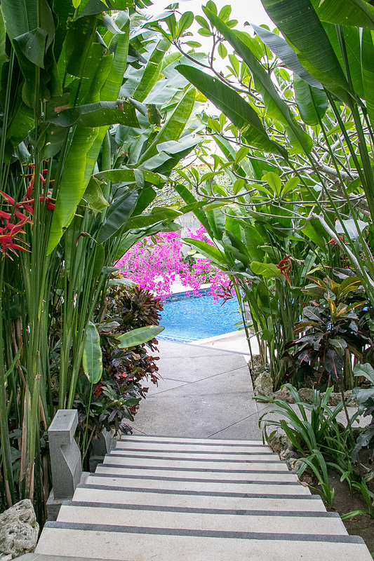 「リンバ ジンバラン バリ by アヤナ」もインスタ映えしそうな場所が多い