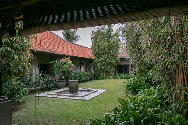 「アヤナ リゾート＆スパ バリ」は南国のクラシックホテルといった趣き