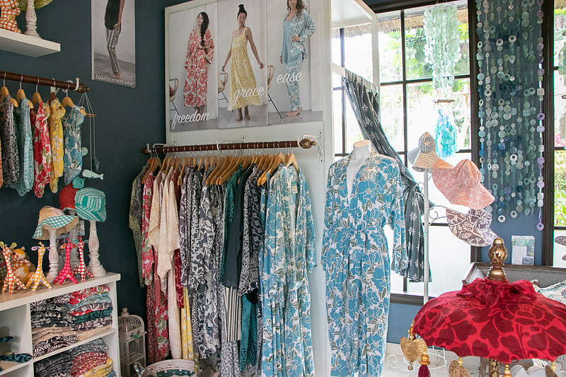 さまざまなショップがあり、お土産バリエーションも豊富だ