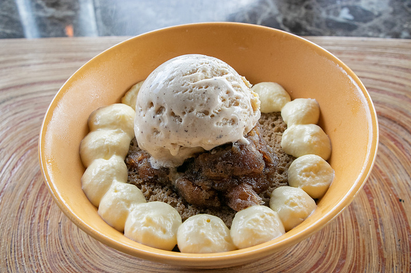 「カプレーゼ」「タリオリーニ アル アラゴスタ（ロブスター入りのタリオリーニ）」などをいただいた