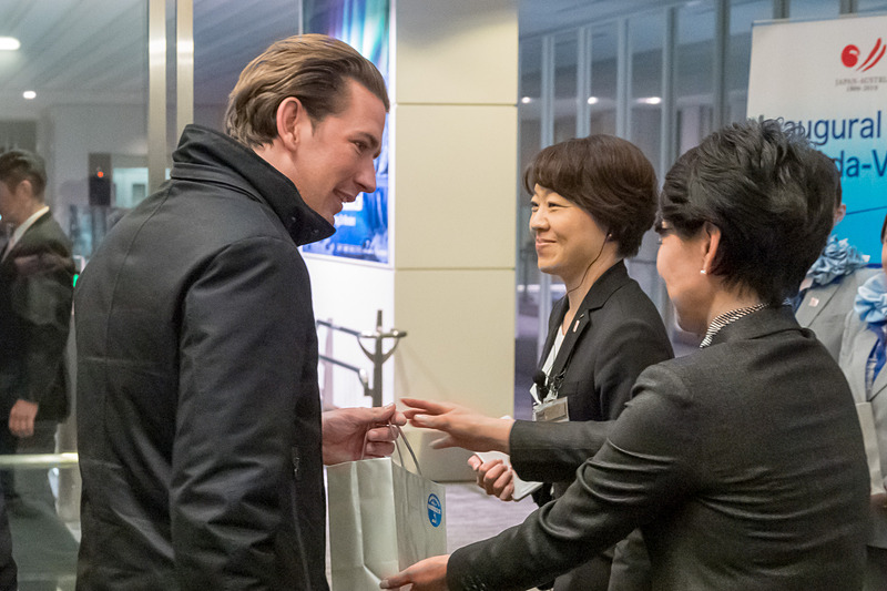 オーストリア共和国 セバスティアン・クルツ首相も搭乗