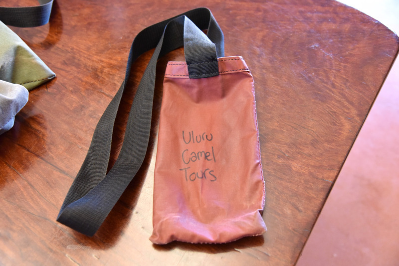 専用バッグには水と貴重品を入れよう