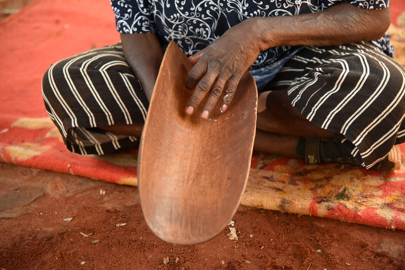 頭にマングリとセットで使うピティ。裏に模様が焼き付けられていた
