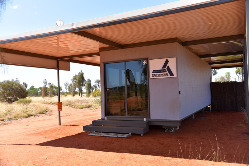 「Town Square heli-pad」に到着。乗り込む前にオフィスで最終チェックを行なう