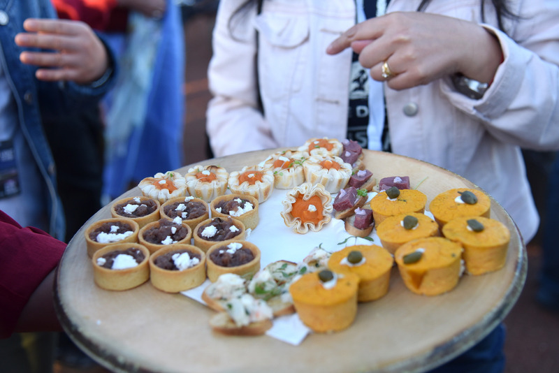 アウトバックスタイルのカナッペはカンガルーやクロコダイルが美味しい