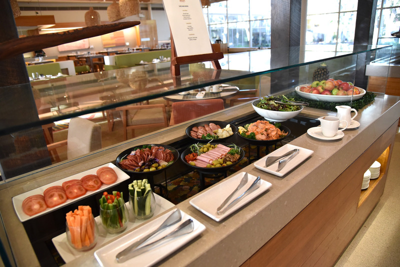 野菜スティックやハムなど