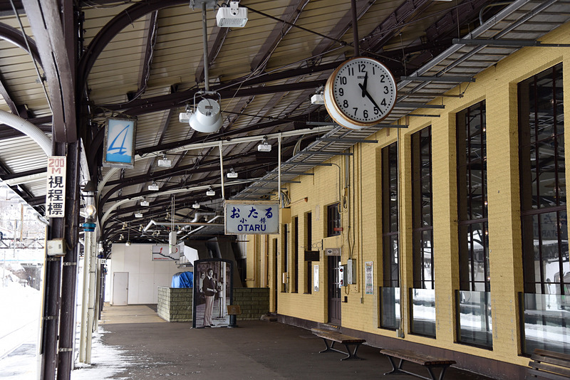 最寄りの小樽駅に到着。新千歳空港から1時間半ほど