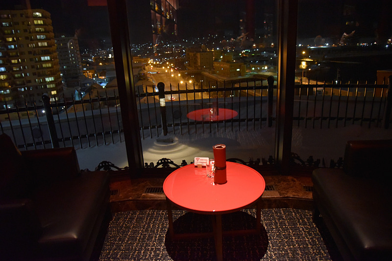 オススメは北運河側のテーブル席