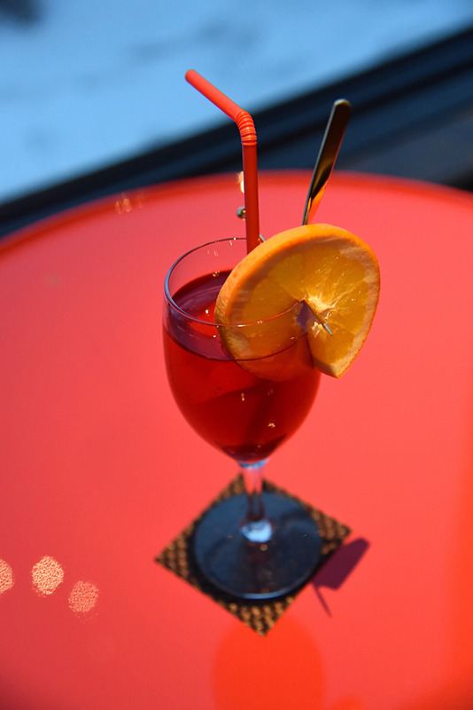 ドームカラーと聖杯をイメージした「Duomo Rosso」