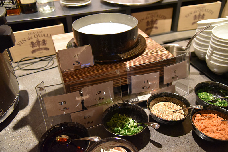 おかゆでほっこり。炊きたてのご飯もななつぼしを使用