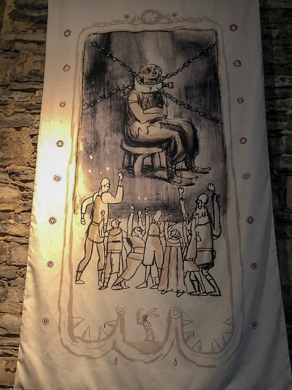 拷問もイラストになるとマイルド？