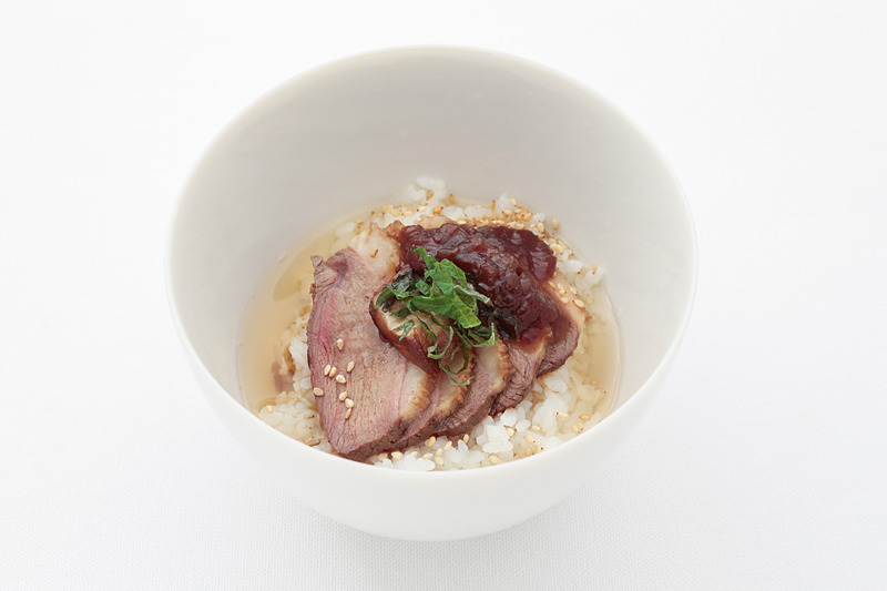 JALのパリ発便で楽しめる「パリ丼」