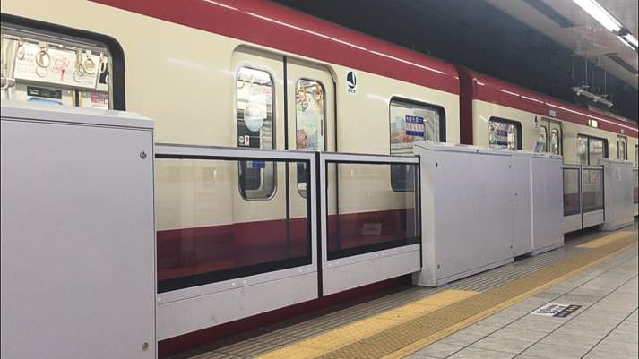 京急は、京急蒲田駅の1番線と4番線にホームドアを設置。3月4日から工事を行なう