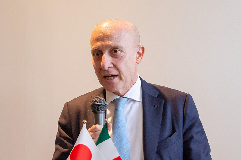 セミナーの冒頭であいさつをするジョルジョ・スタラーチェ駐日イタリア大使