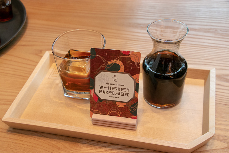 1階では「スターバックス リザーブ ロースタリー東京」オリジナルのグッズなども購入できる