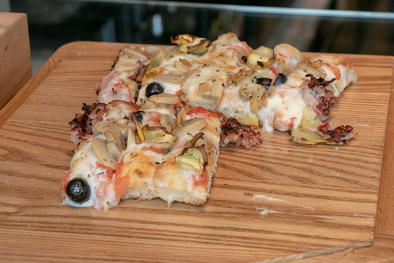 アルコールも含めた「スターバックス リザーブ ロースタリー東京」ならではのビバレッジや、お酒に合うフードを楽しめる