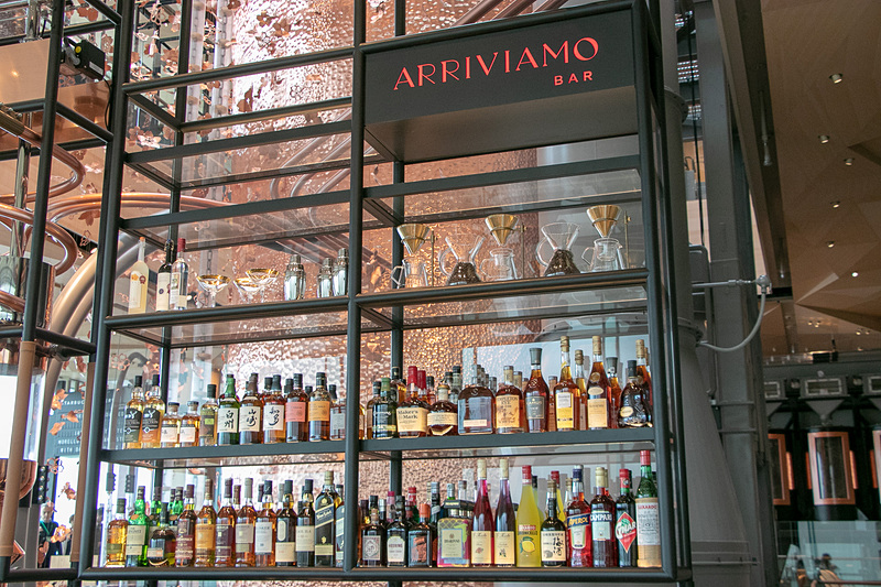 アルコールも含めた「スターバックス リザーブ ロースタリー東京」ならではのビバレッジや、お酒に合うフードを楽しめる