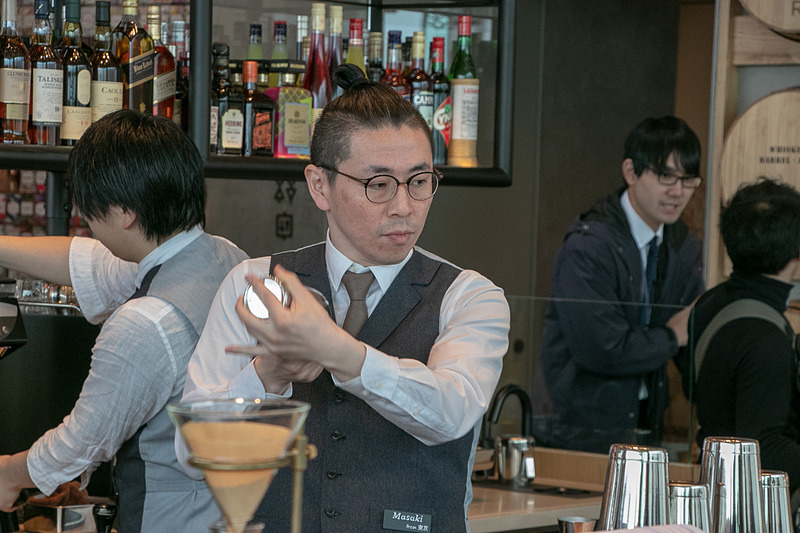 アルコールも含めた「スターバックス リザーブ ロースタリー東京」ならではのビバレッジや、お酒に合うフードを楽しめる