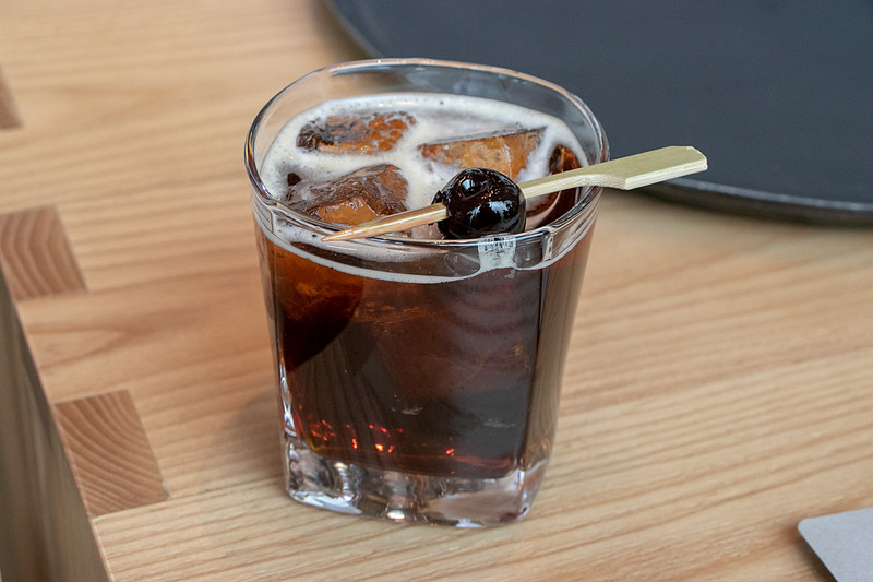 1階では「スターバックス リザーブ ロースタリー東京」オリジナルのグッズなども購入できる