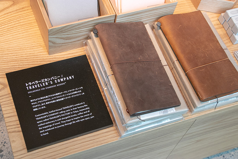 1階では「スターバックス リザーブ ロースタリー東京」オリジナルのグッズなども購入できる