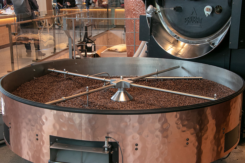 焙煎したコーヒー豆を冷却