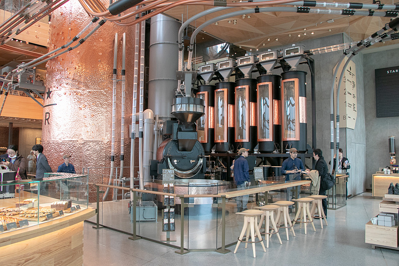 1階ではやはり焙煎設備が特に目をひく