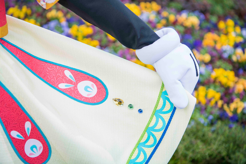 ミニーマウスは「イースターエッグ」がデザインされたスカートがポイント